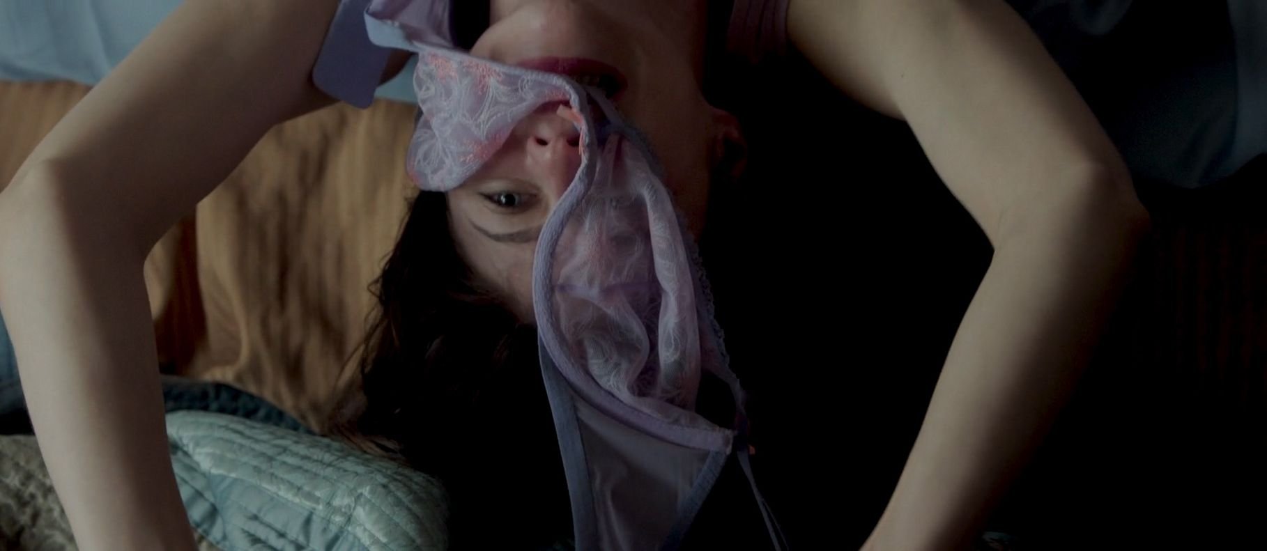 Alexandra Daddario & Kate Upton Sexy - The Layover (2017) HD 1080p