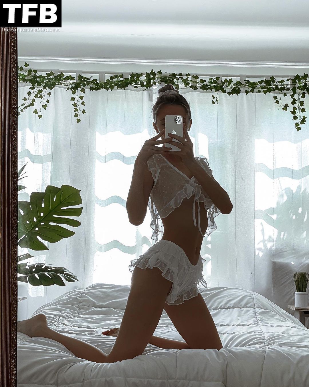 Alexis Bumgarner Nude & Sexy Collection (40 Photos + Video)