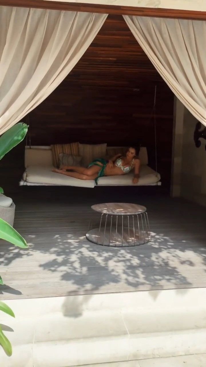 Alexis Ren Sexy & Topless (46 Pics + Videos)