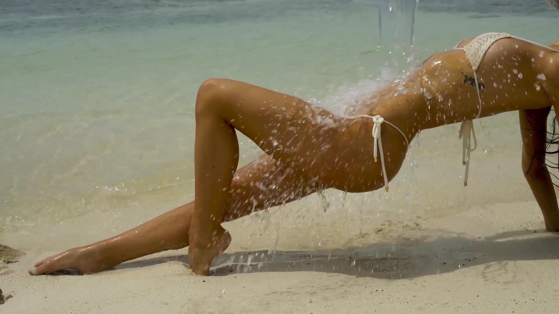 Alexis Ren Uncovered - 2018 Sports Illustrated Swimsuit Issue (65 Pics + Gifs & Video)