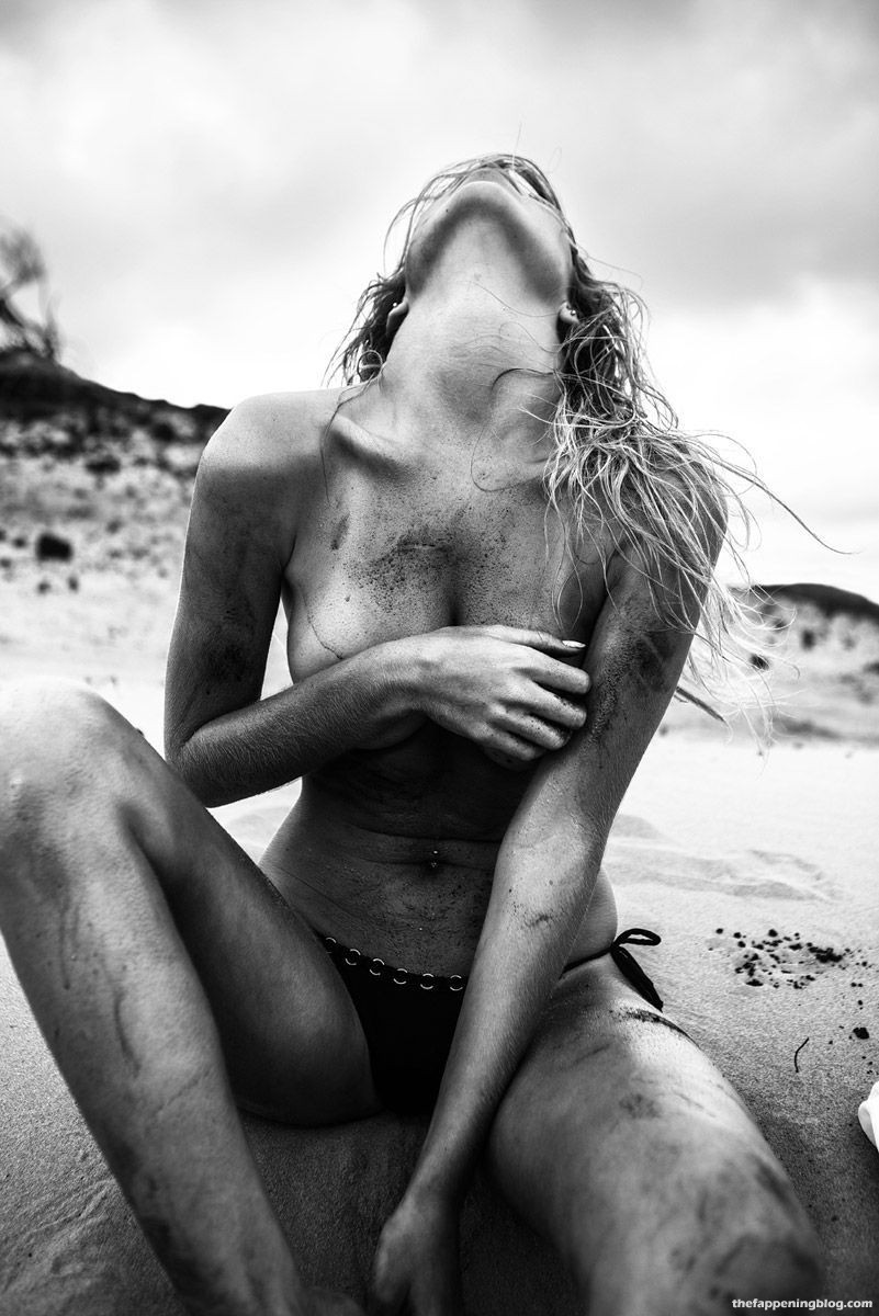 Alice Roberts Nude & Sexy (18 Photos)