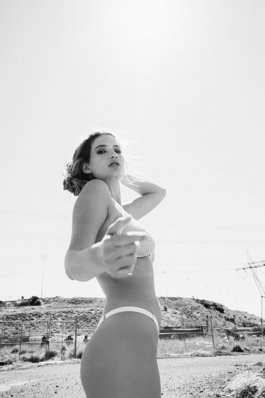 Alicia Davis Sexy & Topless (21 Photos)