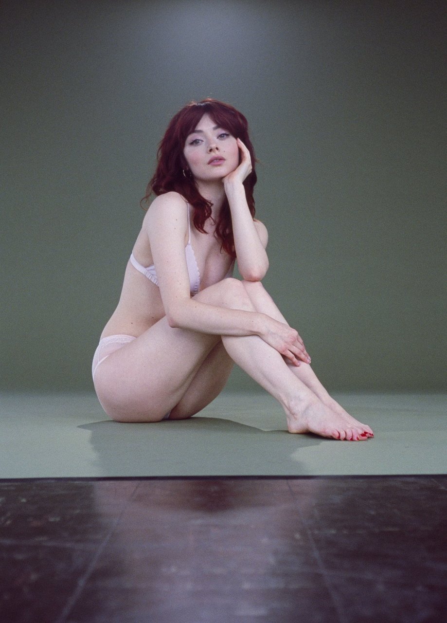 Alina Phillips Nude & Sexy (41 Photos)