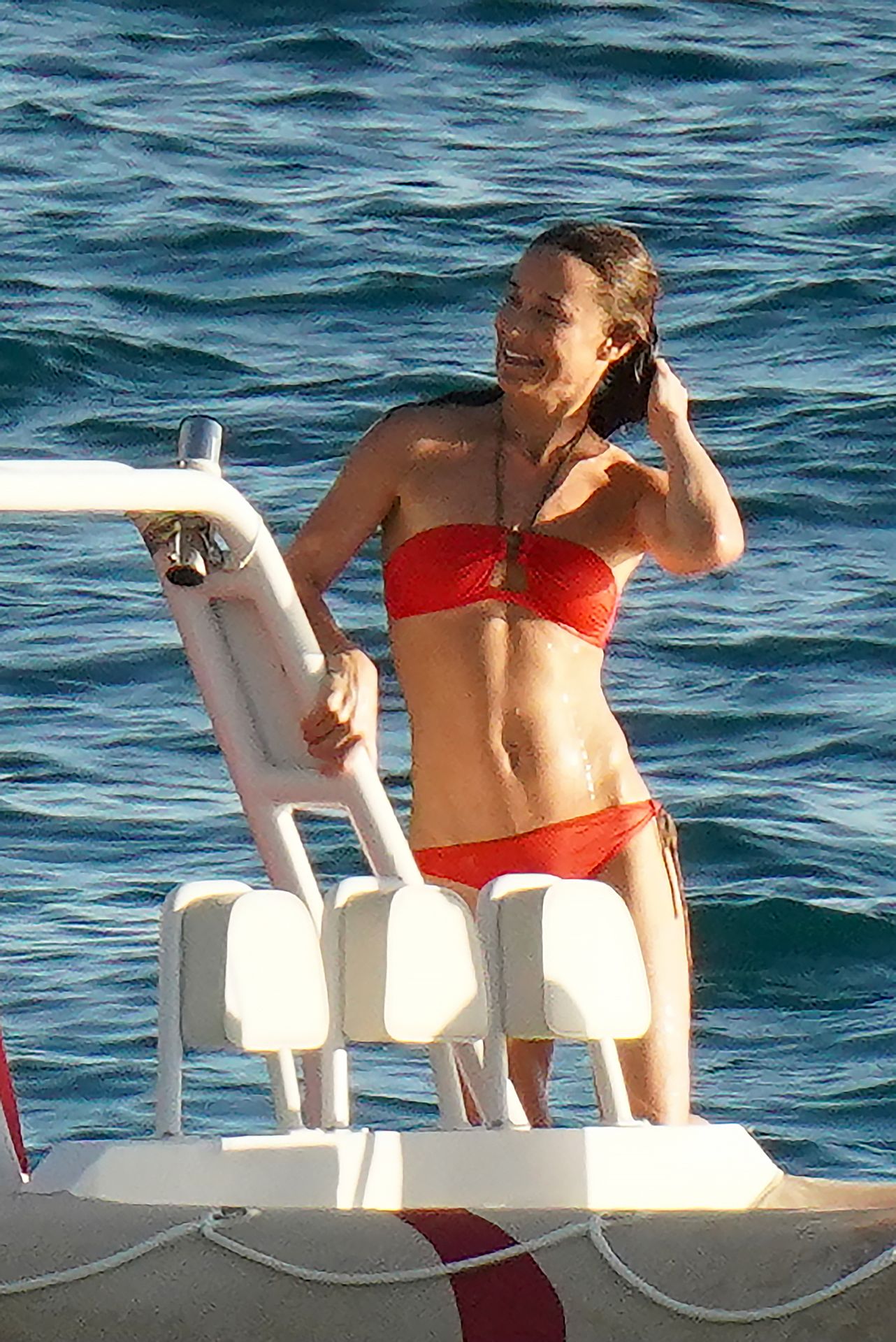 Alizée Thevenet, Pippa Middleton Sexy (57 Photos)