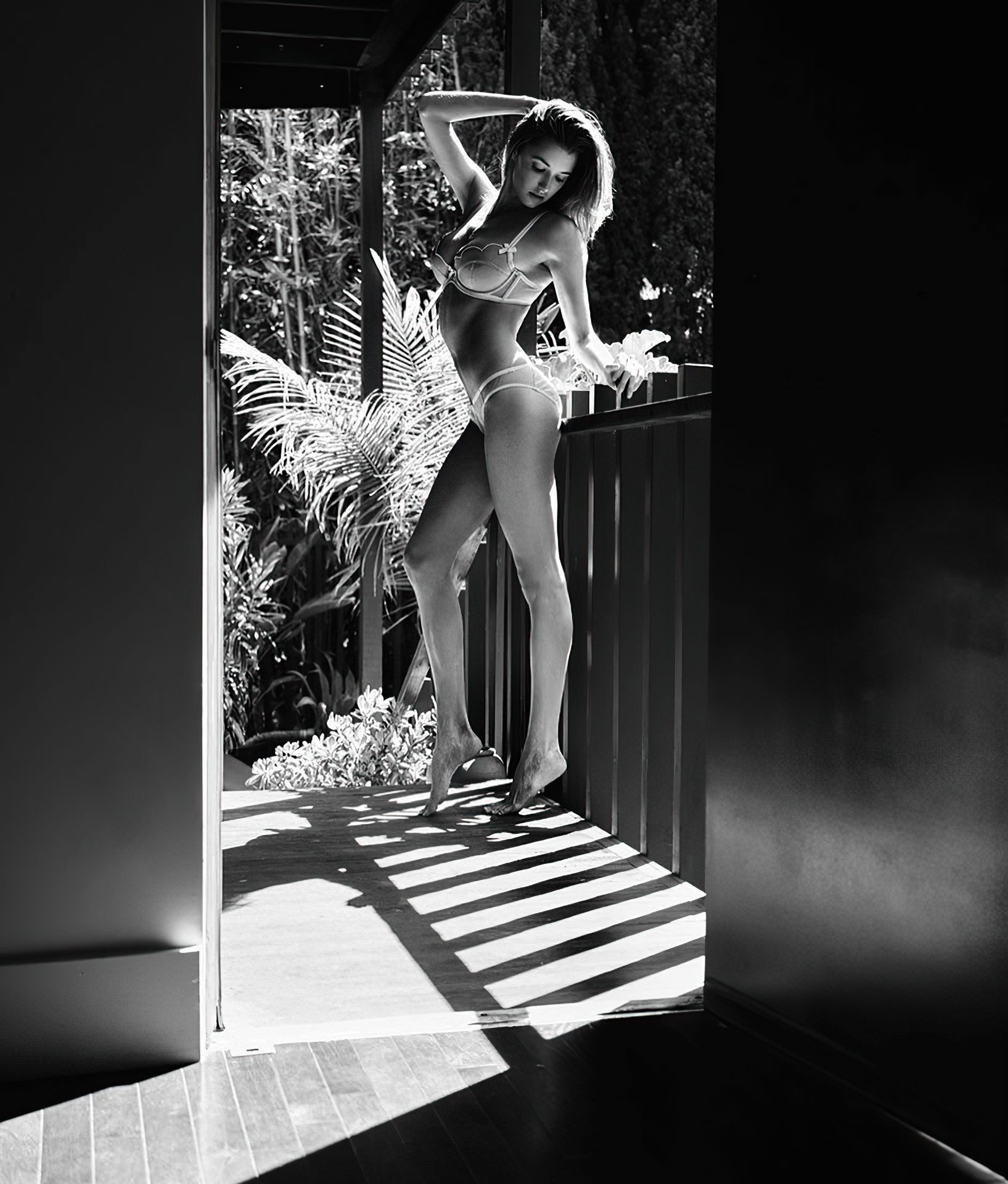 Alyssa Arce Nude & Sexy (9 New Photos)