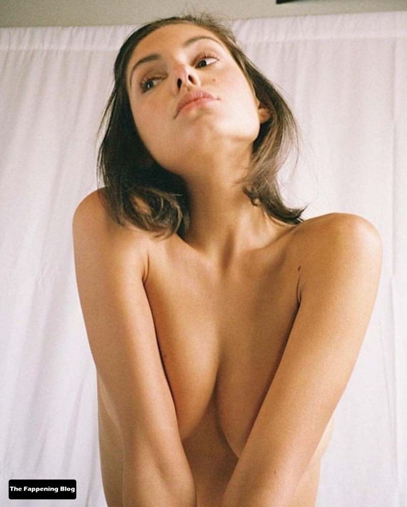 Alyssa Lynch Nude & Sexy Collection (40 Photos)