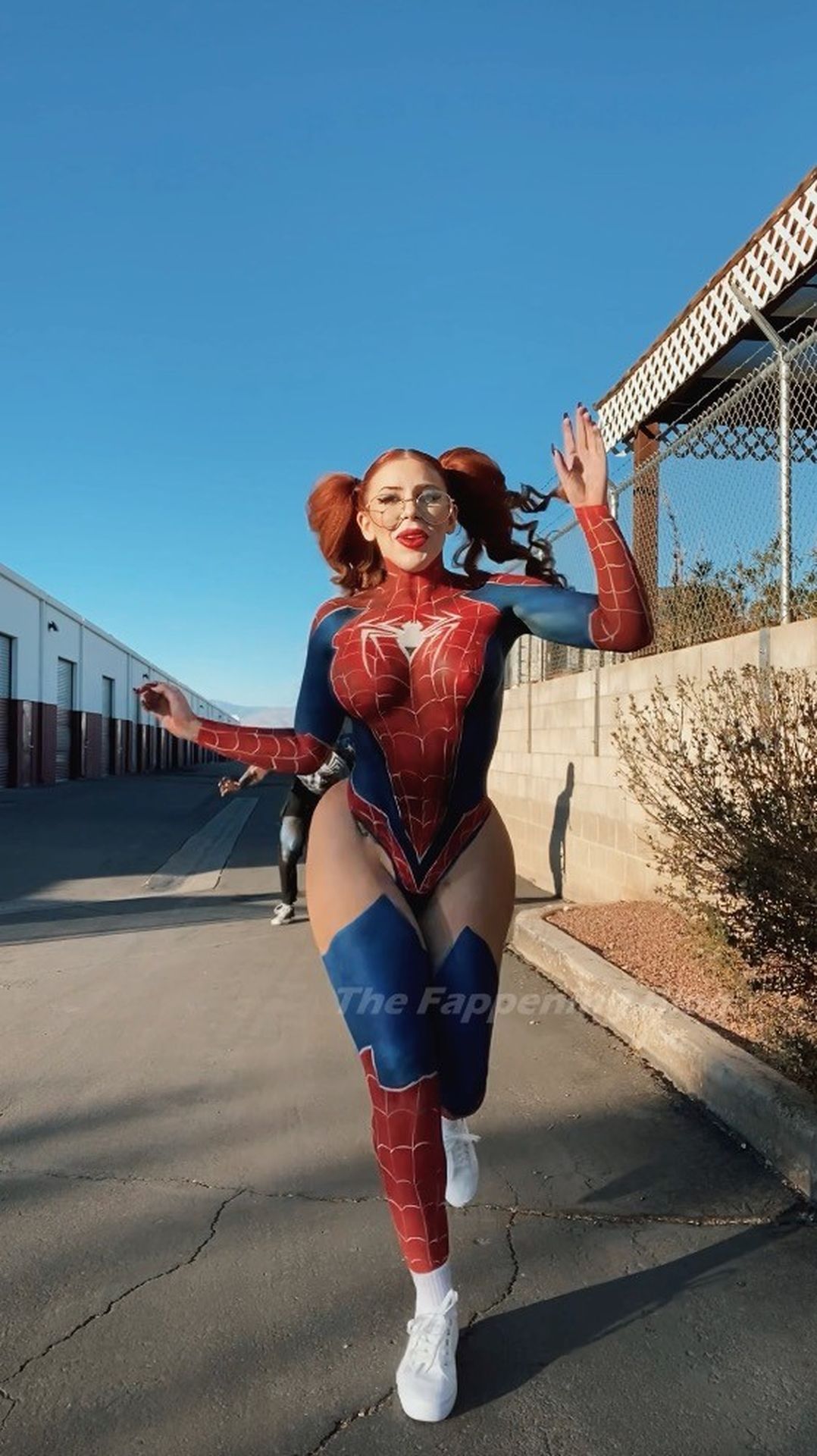Amanda Nicole Transforms Into Real-life Spider Babe (17 Photos)