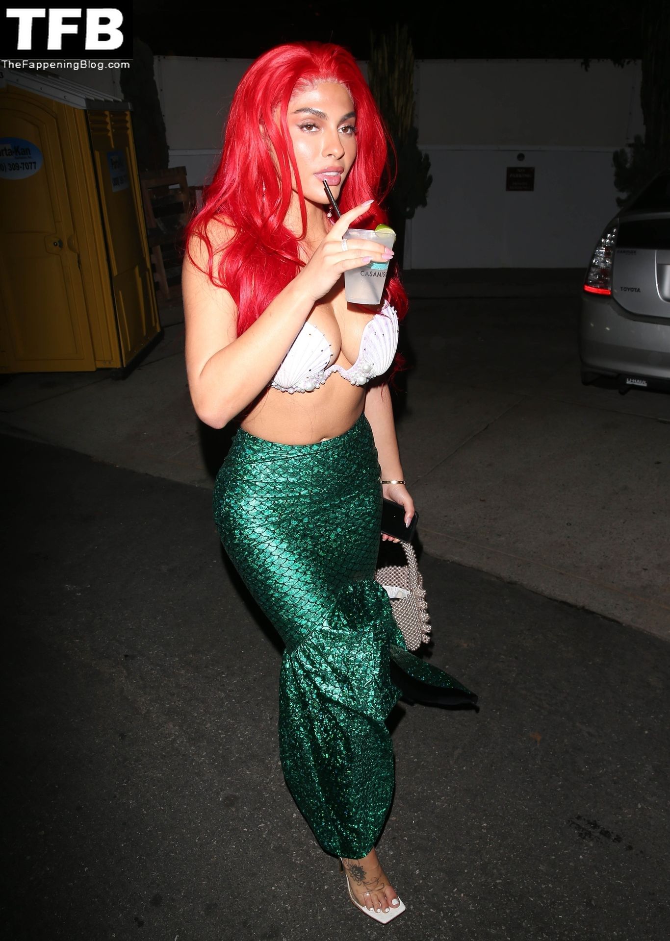 Busty Amanda Trivizas is a Sexy Little Mermaid’ (19 Photos + Video)