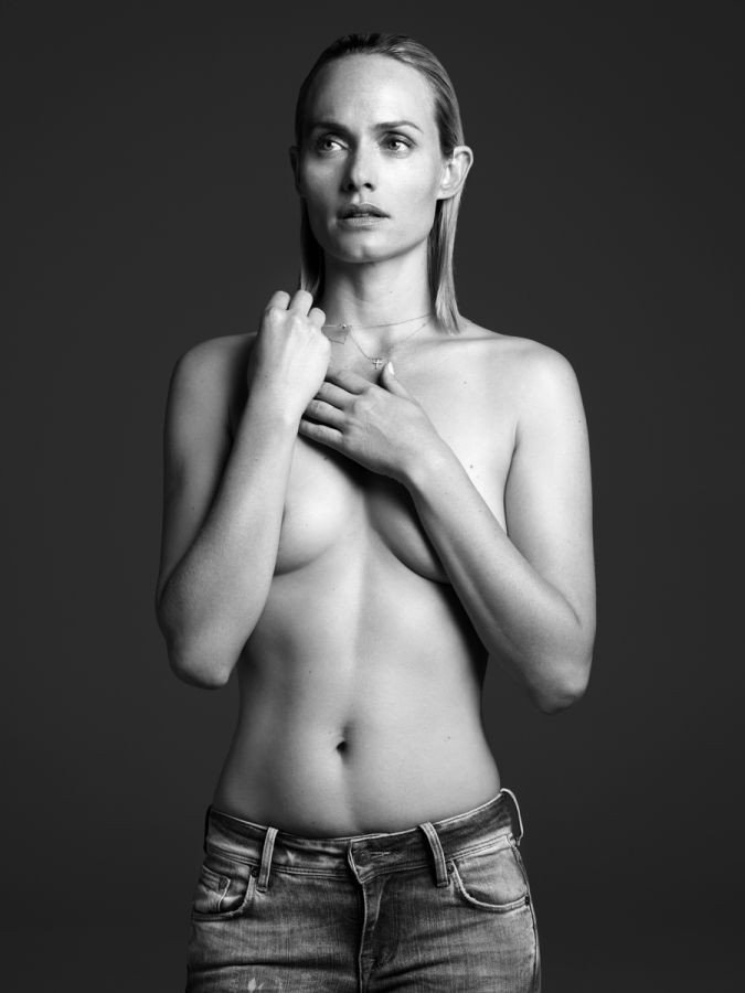 Amber Valletta Nude & Sexy (17 Photos + Gif)