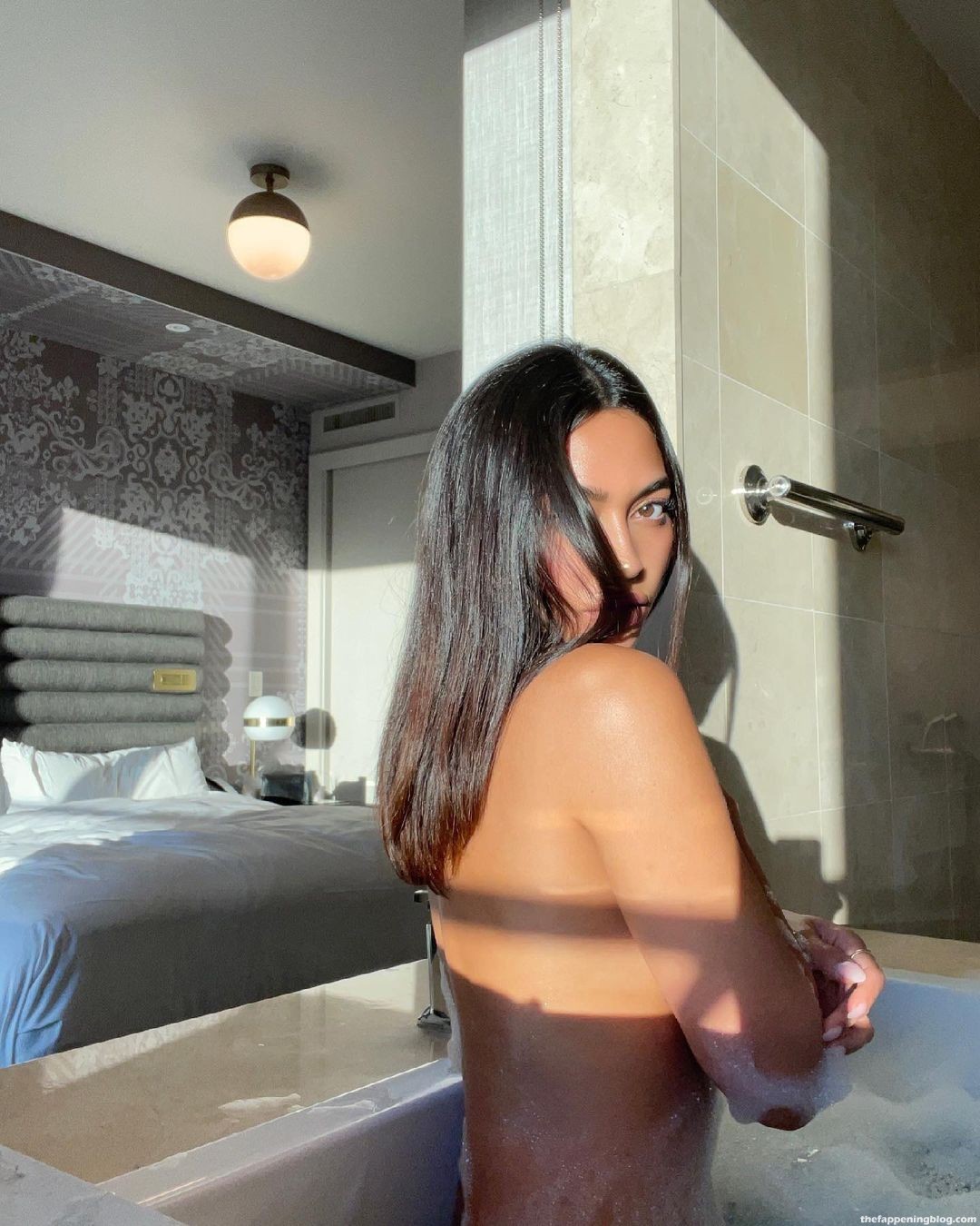 Ambra Gutierrez Shows Off Her Wet Naked Body (11 Photos + Video)
