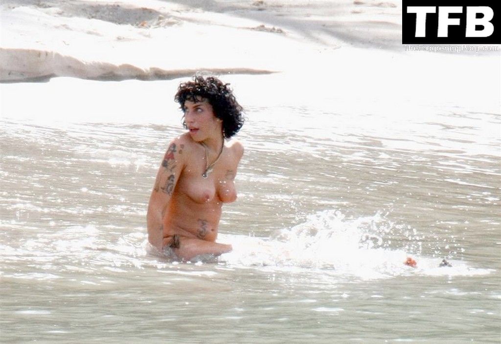 Amy Winehouse Nude & Sexy Collection (93 Photos)