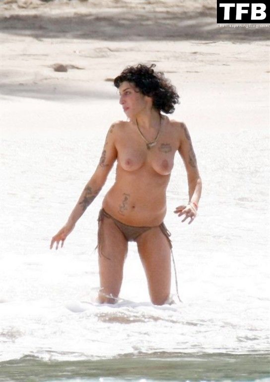 Amy Winehouse Nude & Sexy Collection (93 Photos)