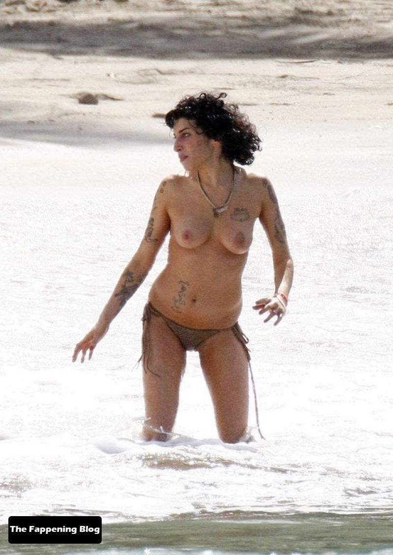 Amy Winehouse Nude Collection (23 Photos)