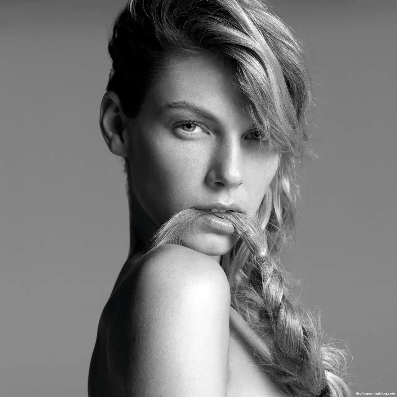 Angela Lindvall Nude & Sexy Collection (30 Photos)