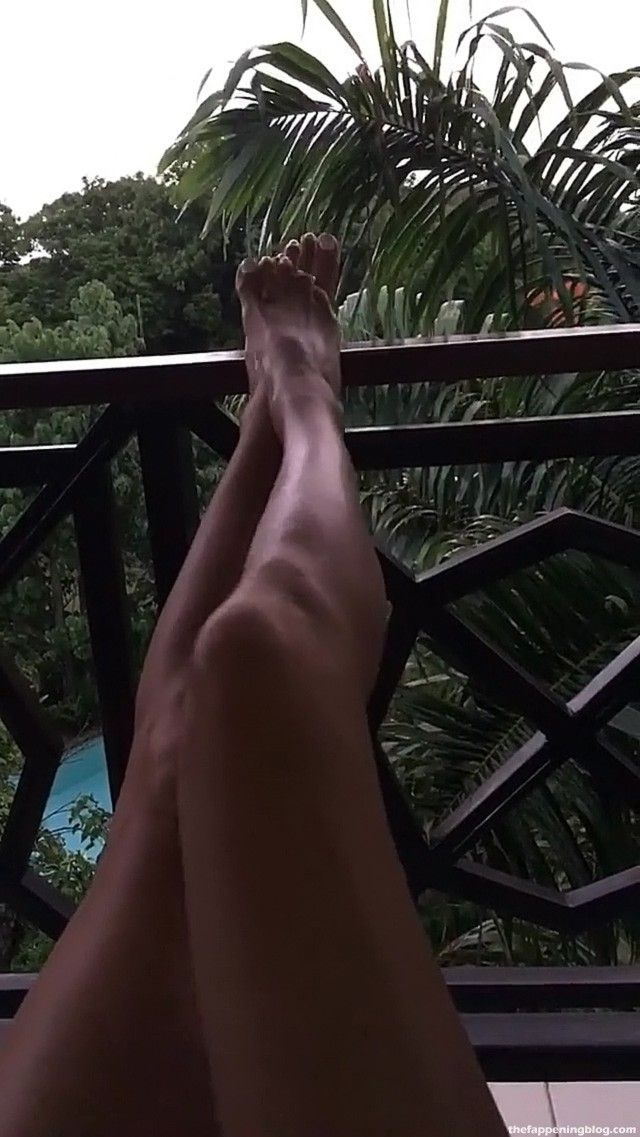 Angie Harmon Nude, Topless & Sexy (111 Photos + Video Scenes)