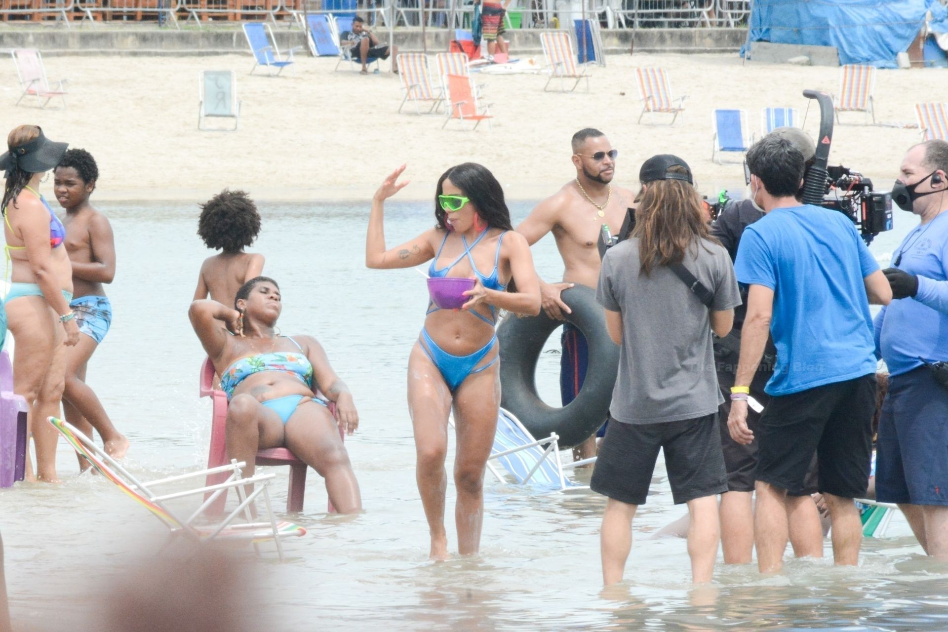 Anitta Films
a Music Video on the Beach in Rio (135 Photos)