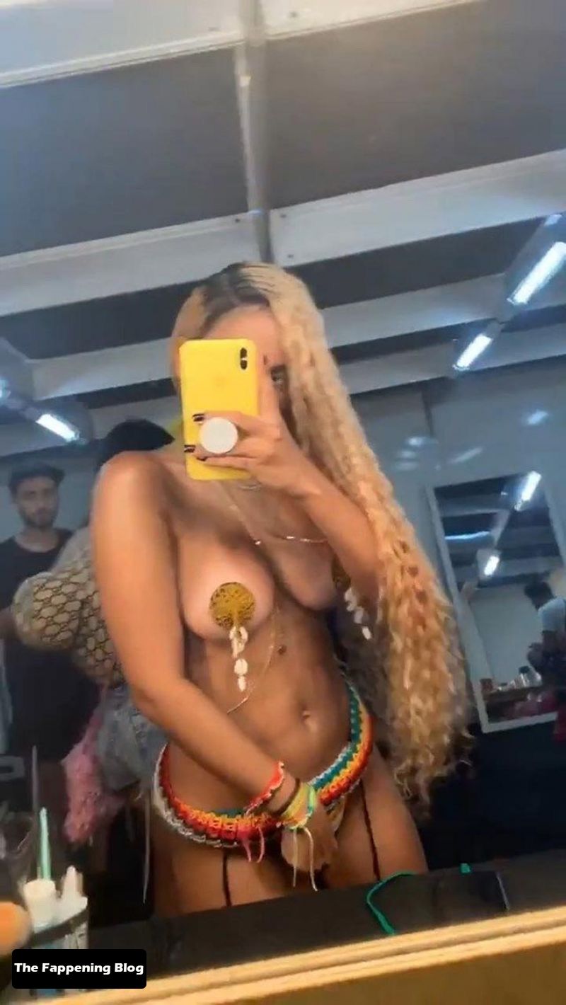 Anitta Nude & Sexy Collection (42 Photos + Videos)