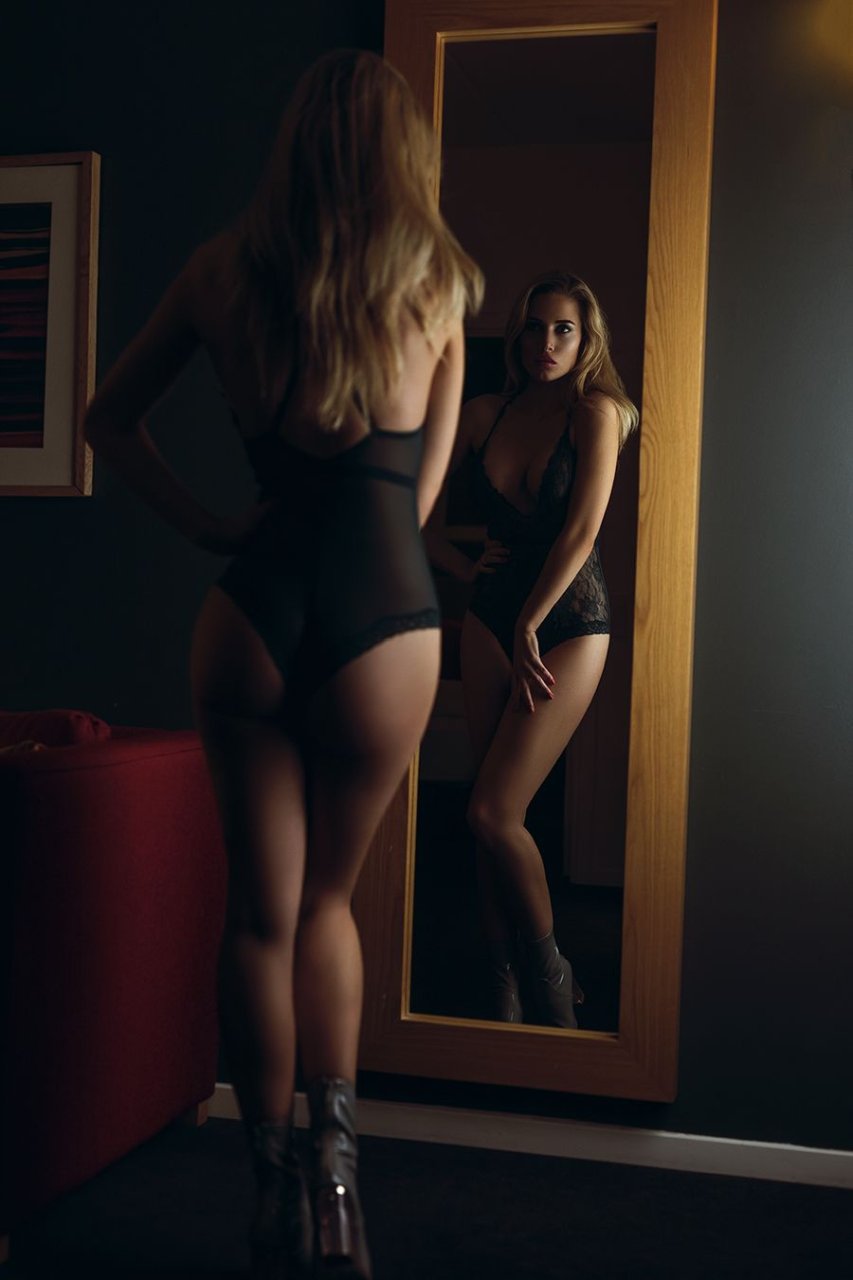 Anna Opsal Nude & Sexy (19 Photos)