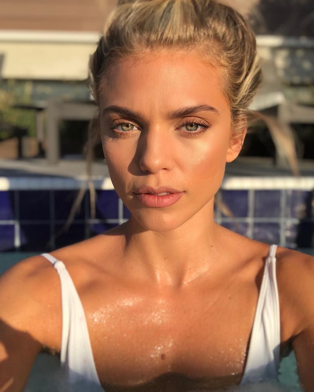 AnnaLynne McCord Sexy (15 Photos)