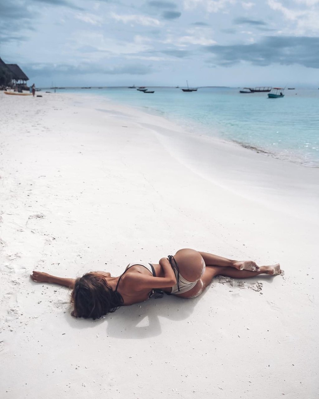 Anyuta Rai Nude & Sexy (28 Photos)