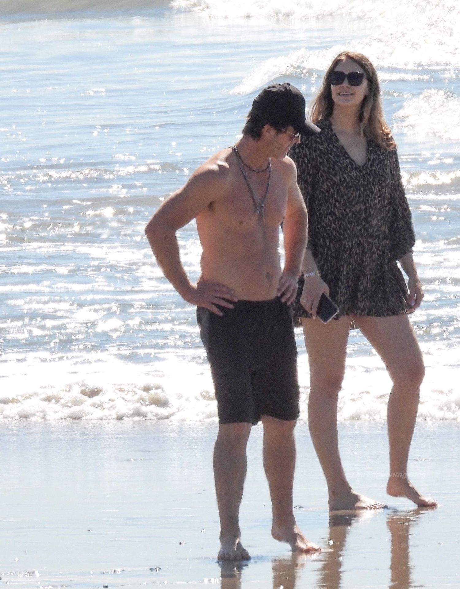 April Love Geary & Robin Thicke Enjoy a Fun Beach Day in Malibu (97 Photos)