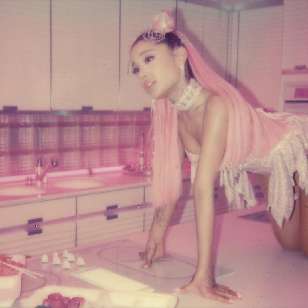 Ariana Grande Sexy (15 Photos)