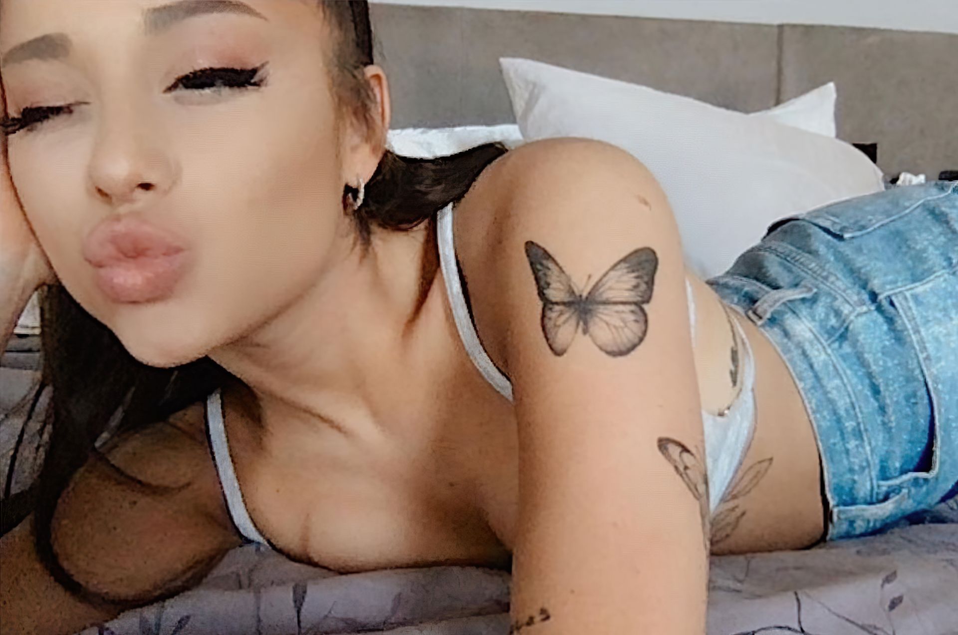 Ariana Grande Sexy (2 New Photos)