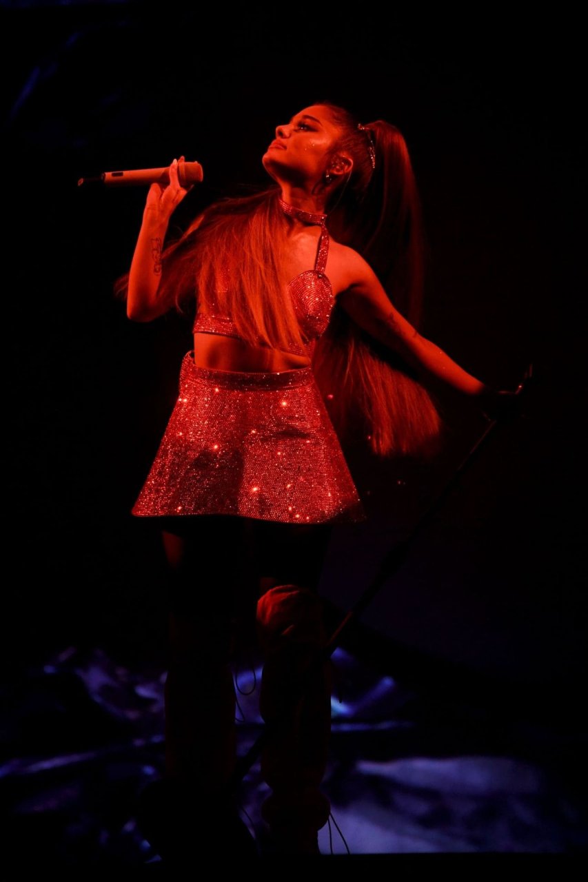 Ariana Grande Sexy (26 Photos + Video)
