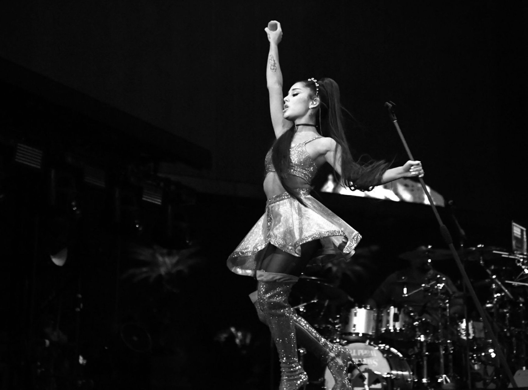 Ariana Grande Sexy (79 Photos + Video)