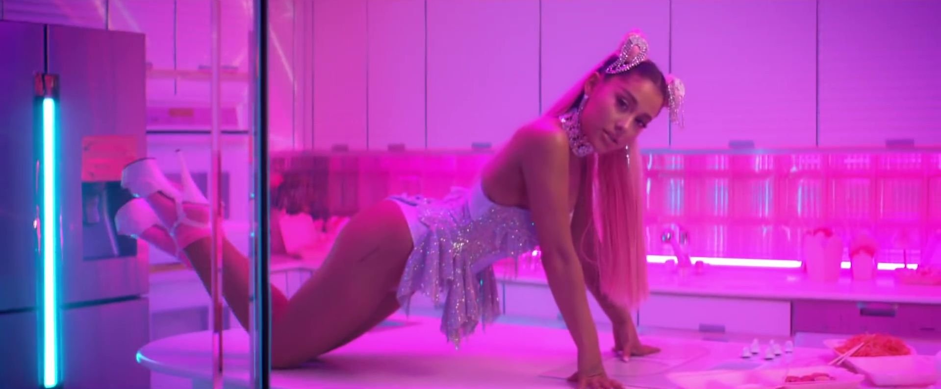 Ariana Grande Sexy (91 Pics + GIFs & Video)