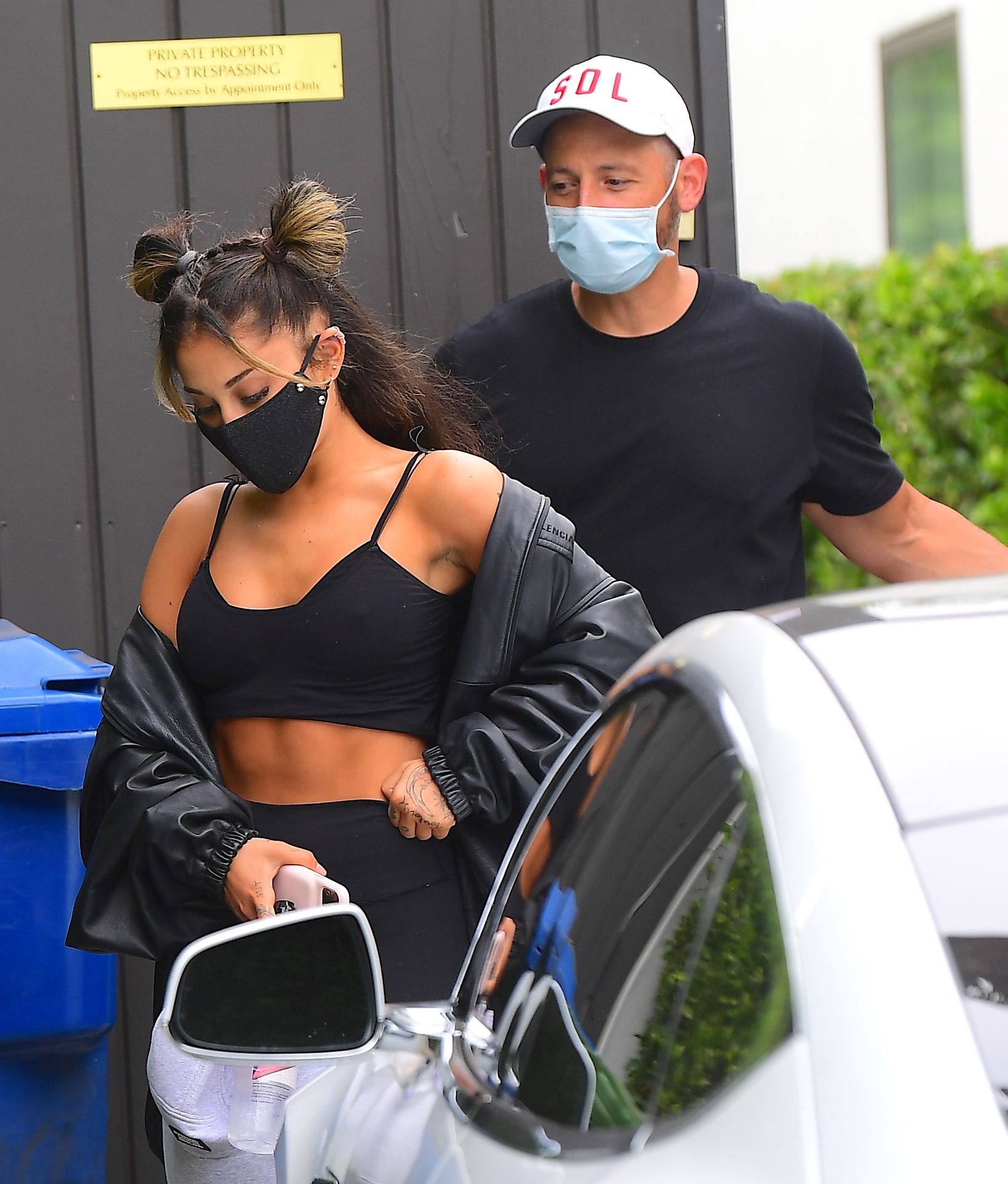 Ariana Grande Shows Off Her Toned Abs and Pokies After An Intense Workout In LA (10 Photos)
