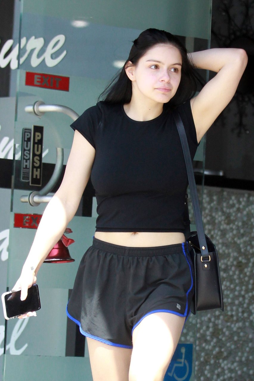 Ariel Winter Braless (20 Photos)