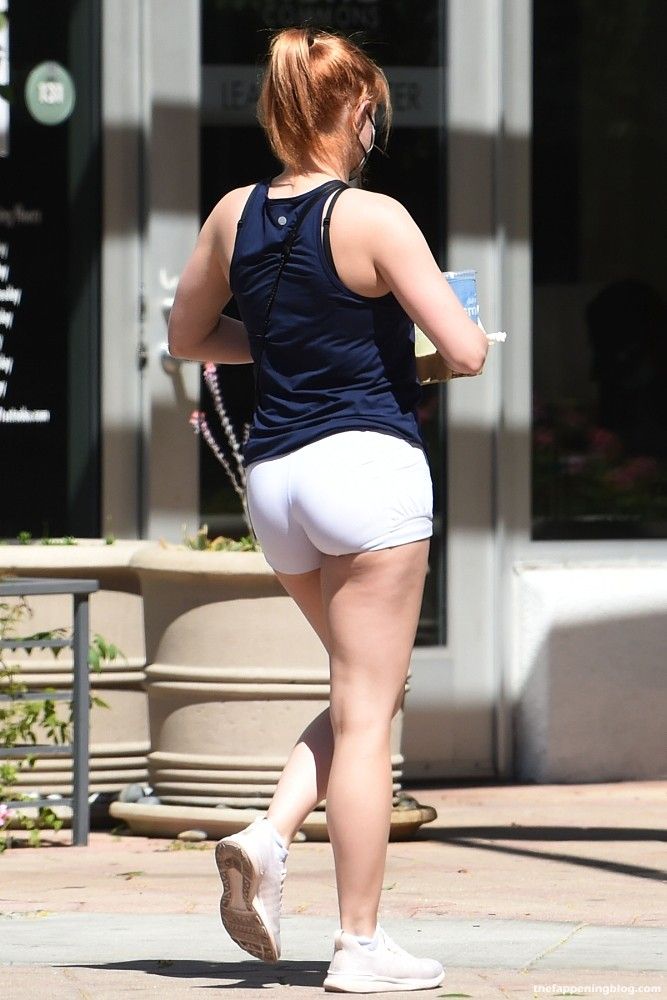 Ariel Winter Grabs a Smoothie in a Pair of Tiny White Yoga Shorts (30 Photos)