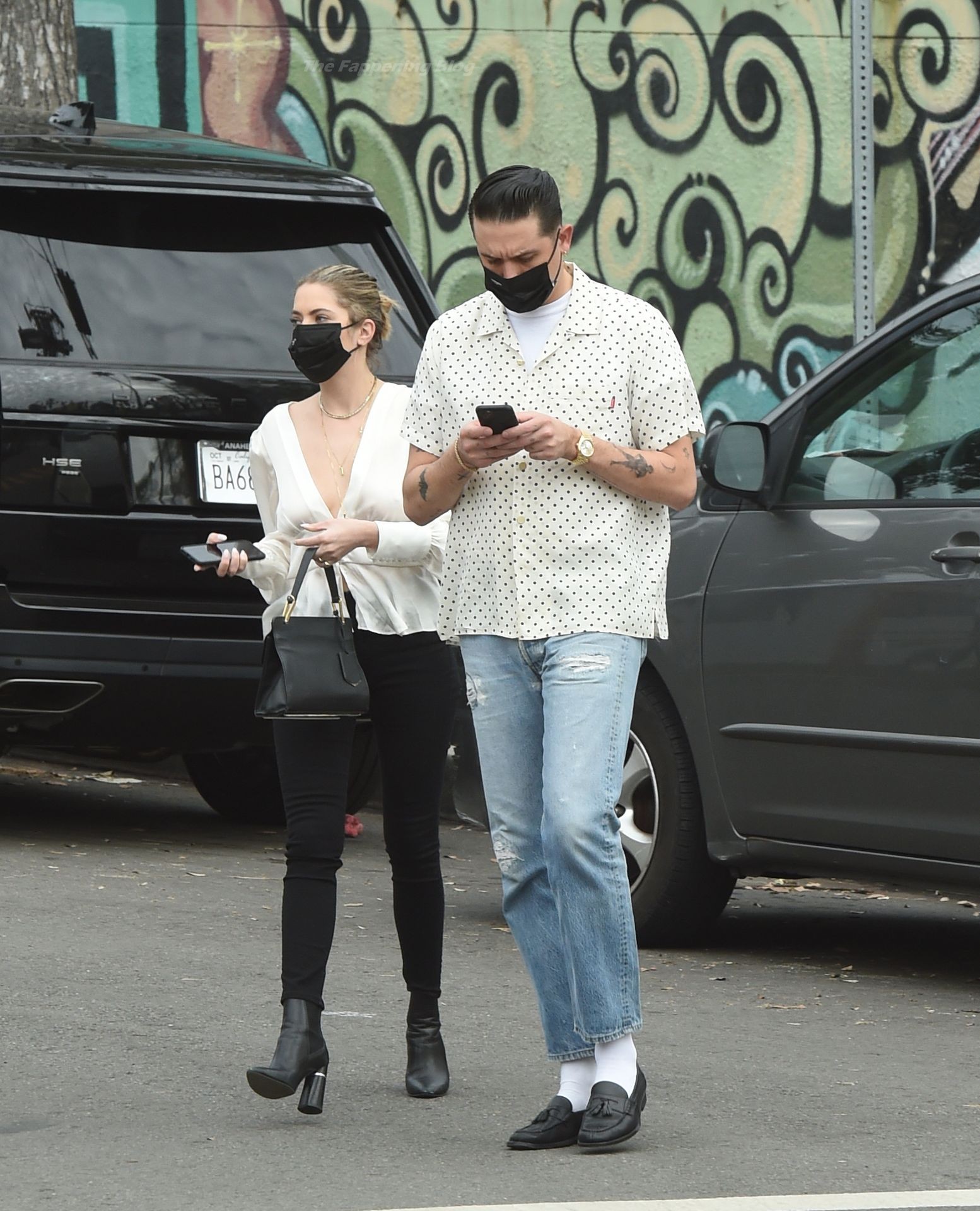 Ashley Benson and G-Eazy Keep Close on a Shopping Trip in LA (67 Photos)