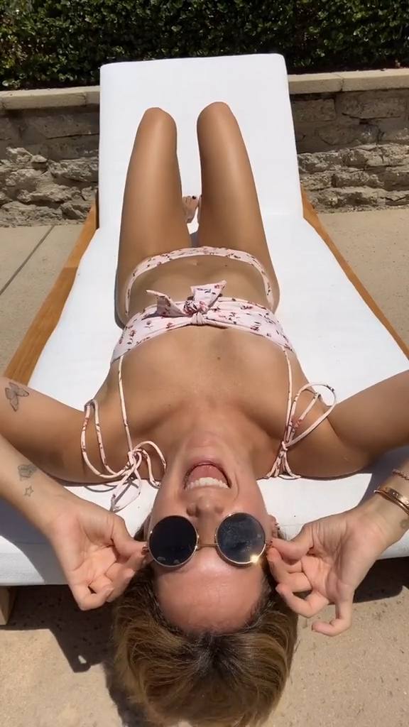 Ashley Tisdale Sexy (9 Pics + GIF & Video)