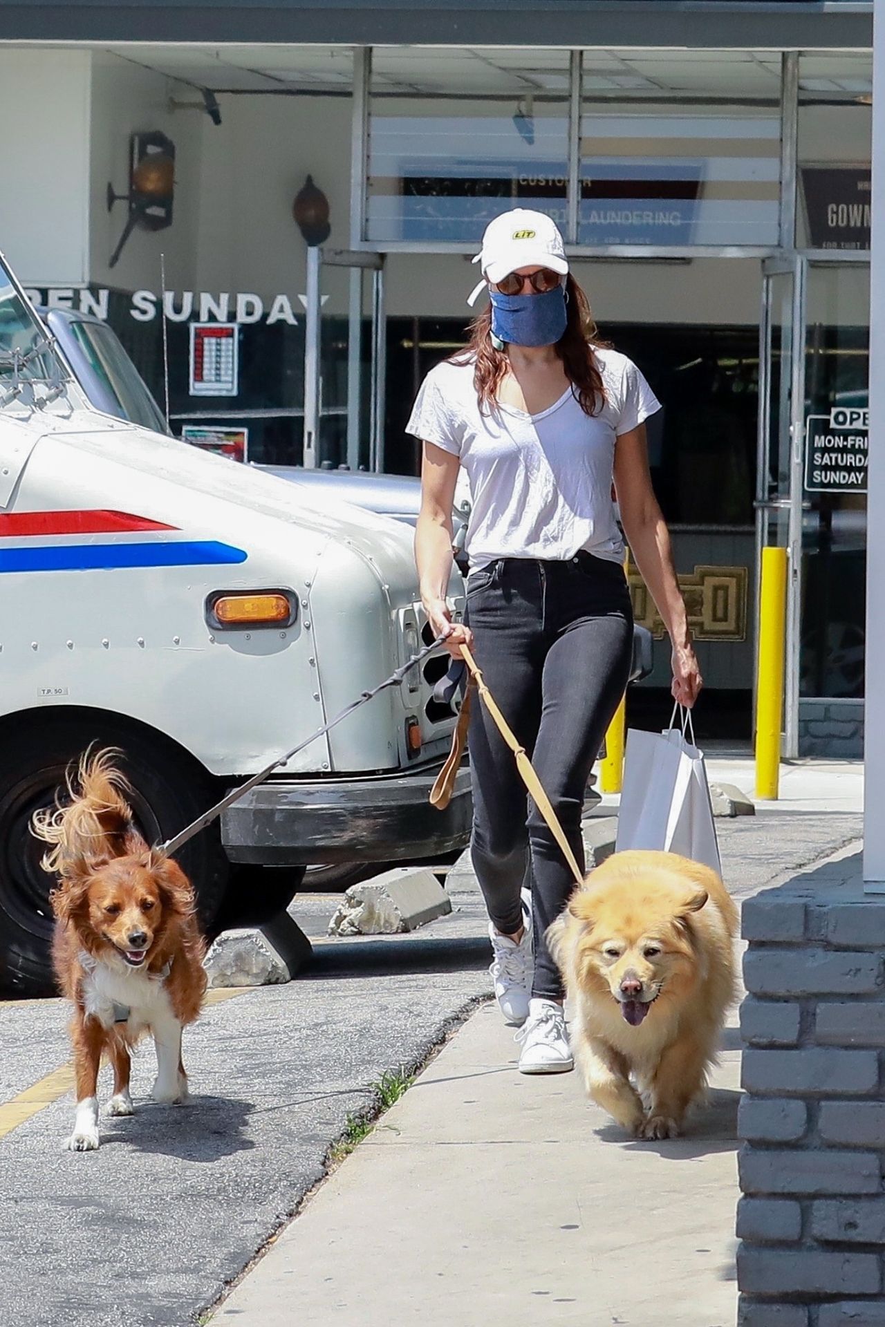 Aubrey Plaza Takes Her Dogs to the Pet Store (27 Photos)