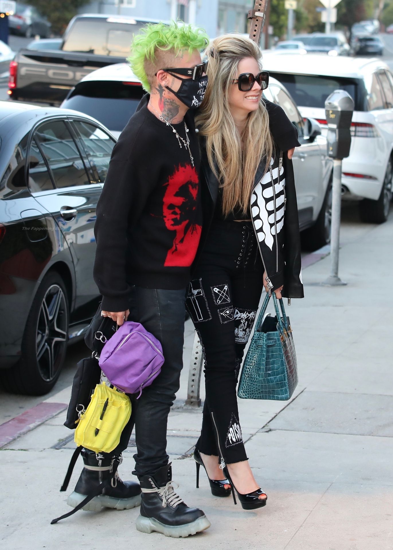 Avril Lavigne & Mod Sun Arrive for Dinner at Gi
orgio Baldi (60 Photos)