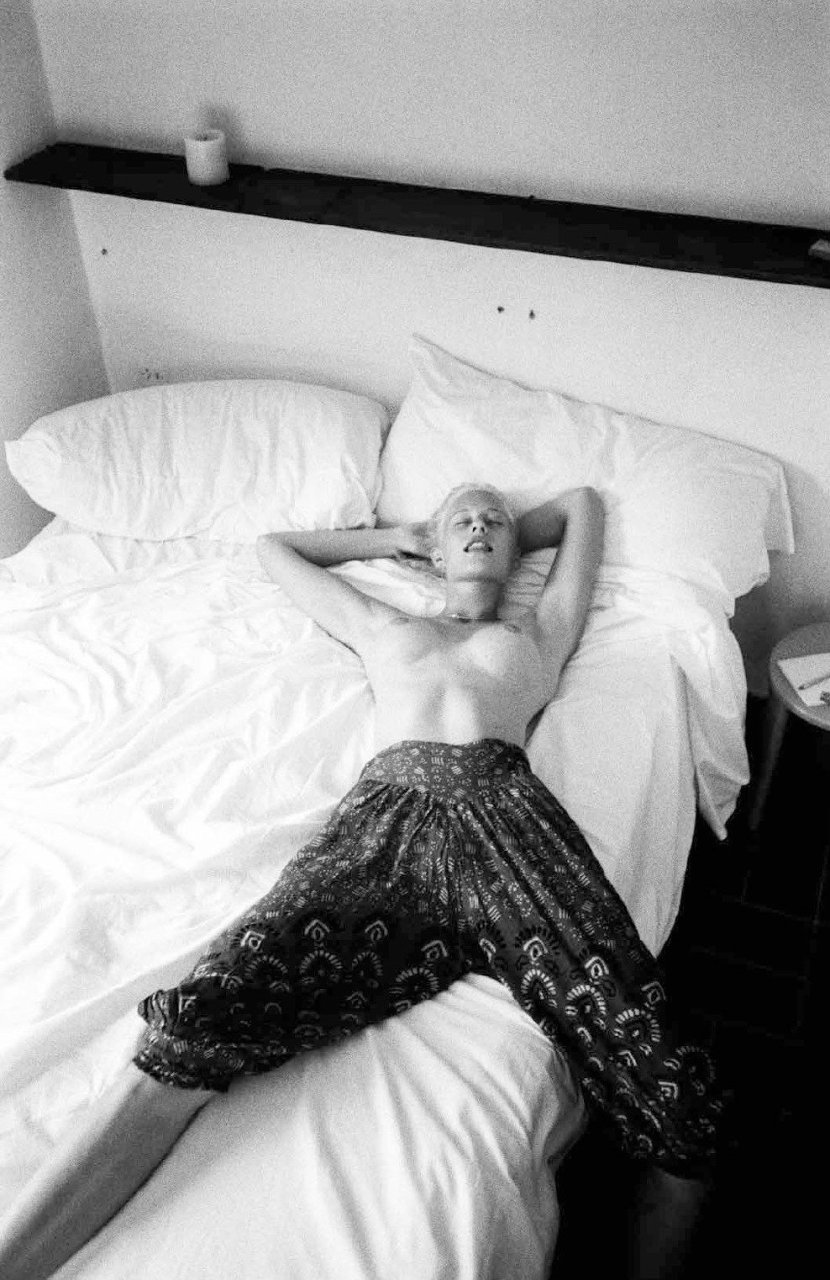 Becca Hiller Nude & Sexy (9 Photos)