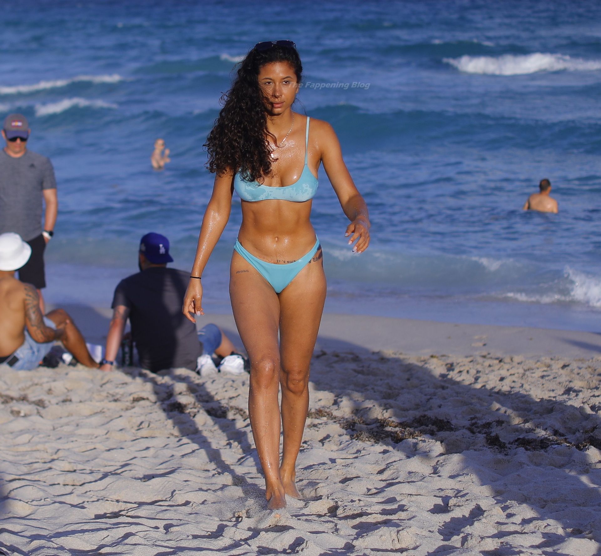 Becca Scott Shows Off Her Curves on the Beach in Miami (32 Phot
os)