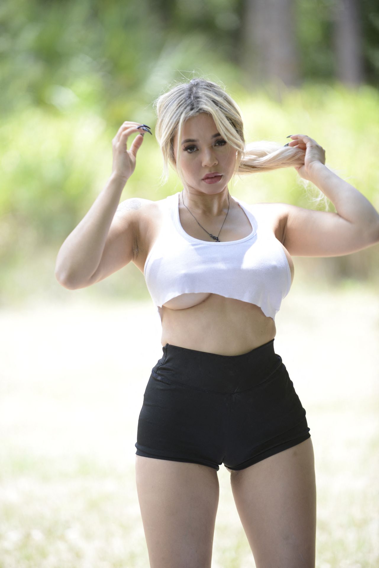 Bella Bunnie Amor is Pictured Stretching at The Park in Miami (27 Photos)