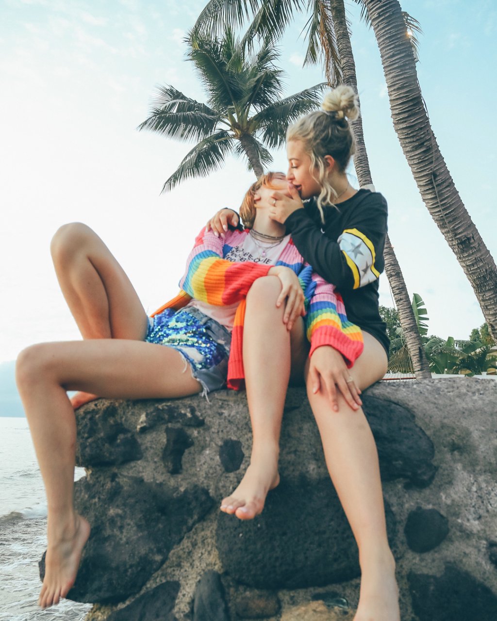 Bella Thorne & Tana Mongeau - Lesbian Kisses (4 Pics)