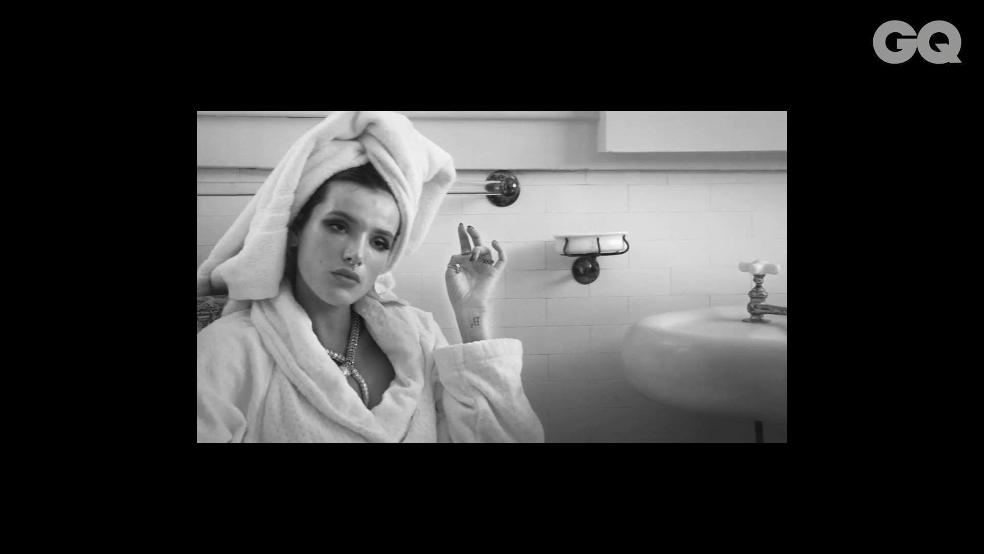 Bella Thorne Nude & Sexy (50 Photos + Video)