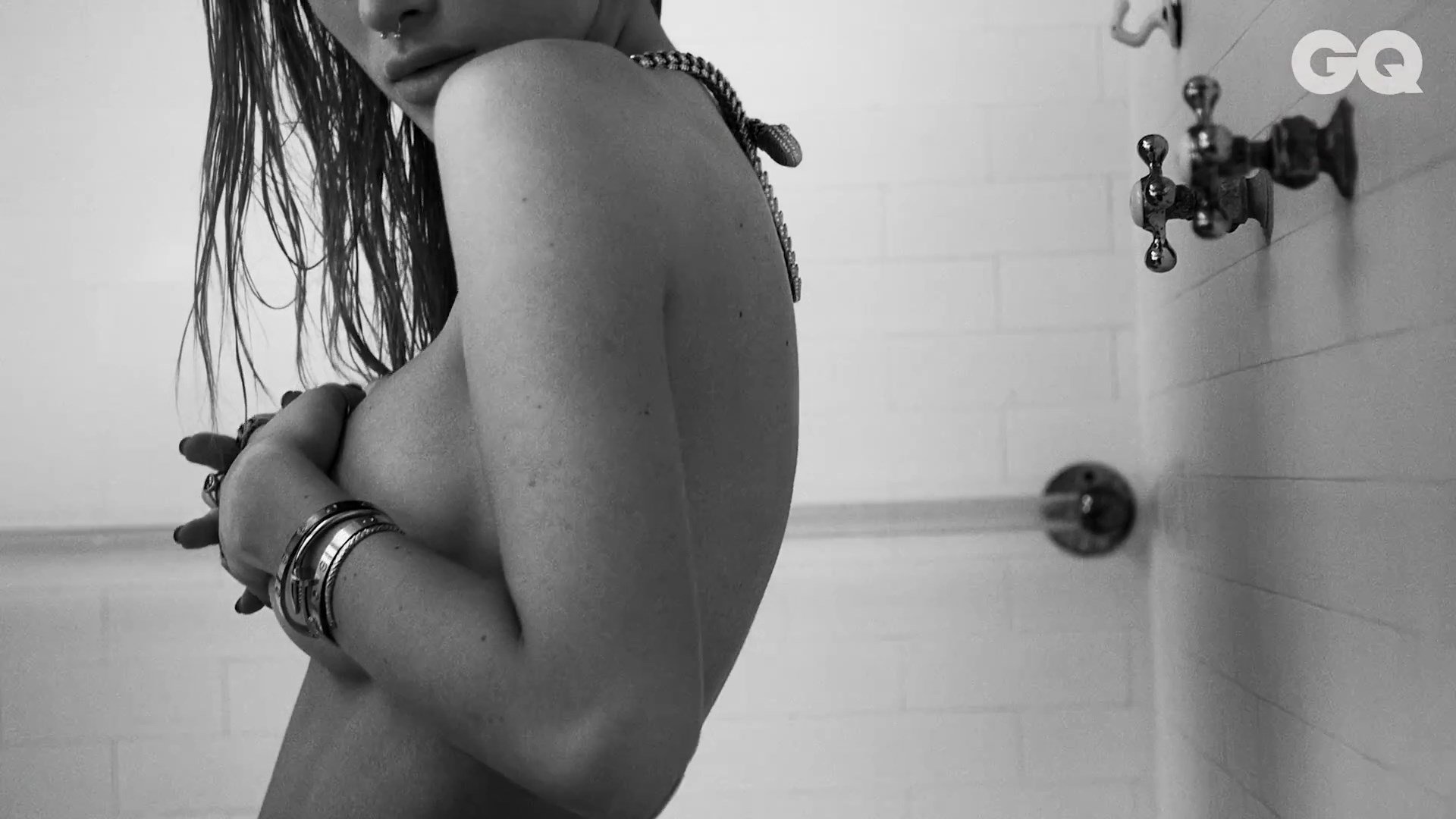 Bella Thorne Nude & Sexy (50 Photos + Video)