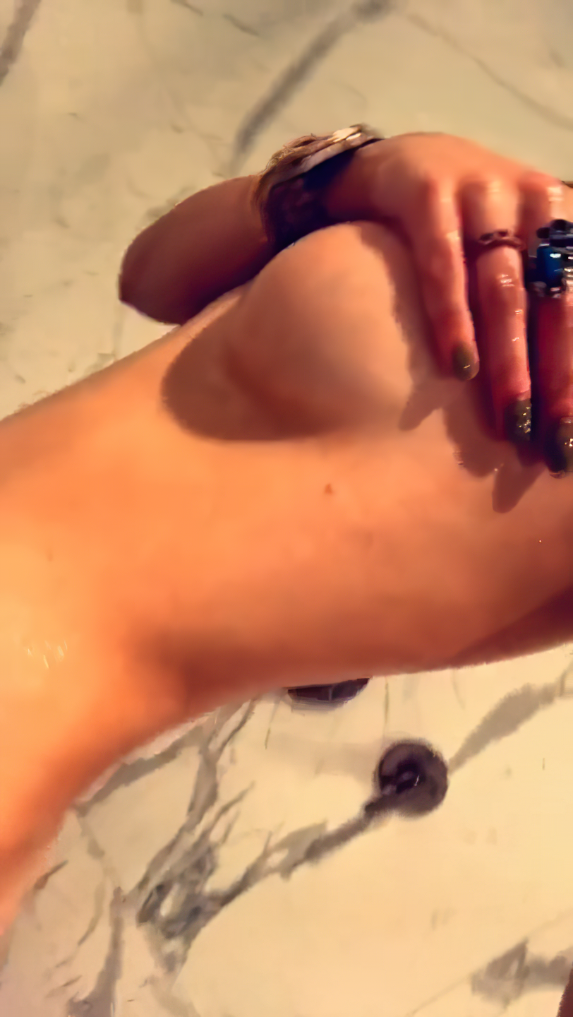 Bella Thorne Nude Leaked The Fappening (9 Pics + GIF & Video)
