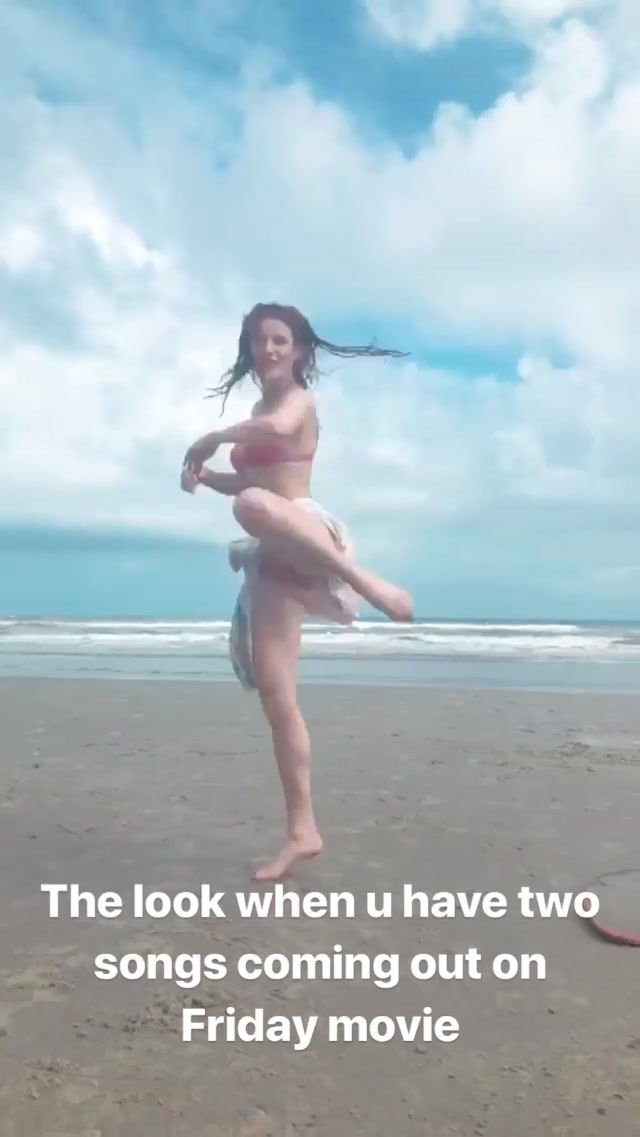 Bella Thorne Sexy (14 Pics + GIF)