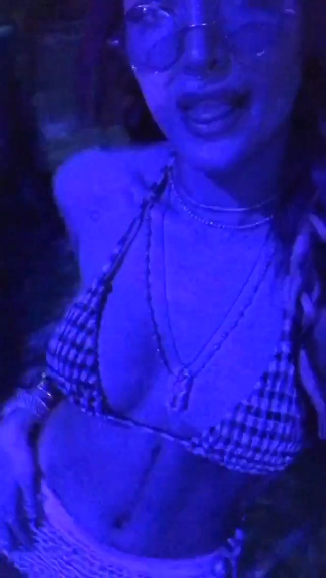 Bella Thorne Sexy (71 Photos + Video & Gif)
