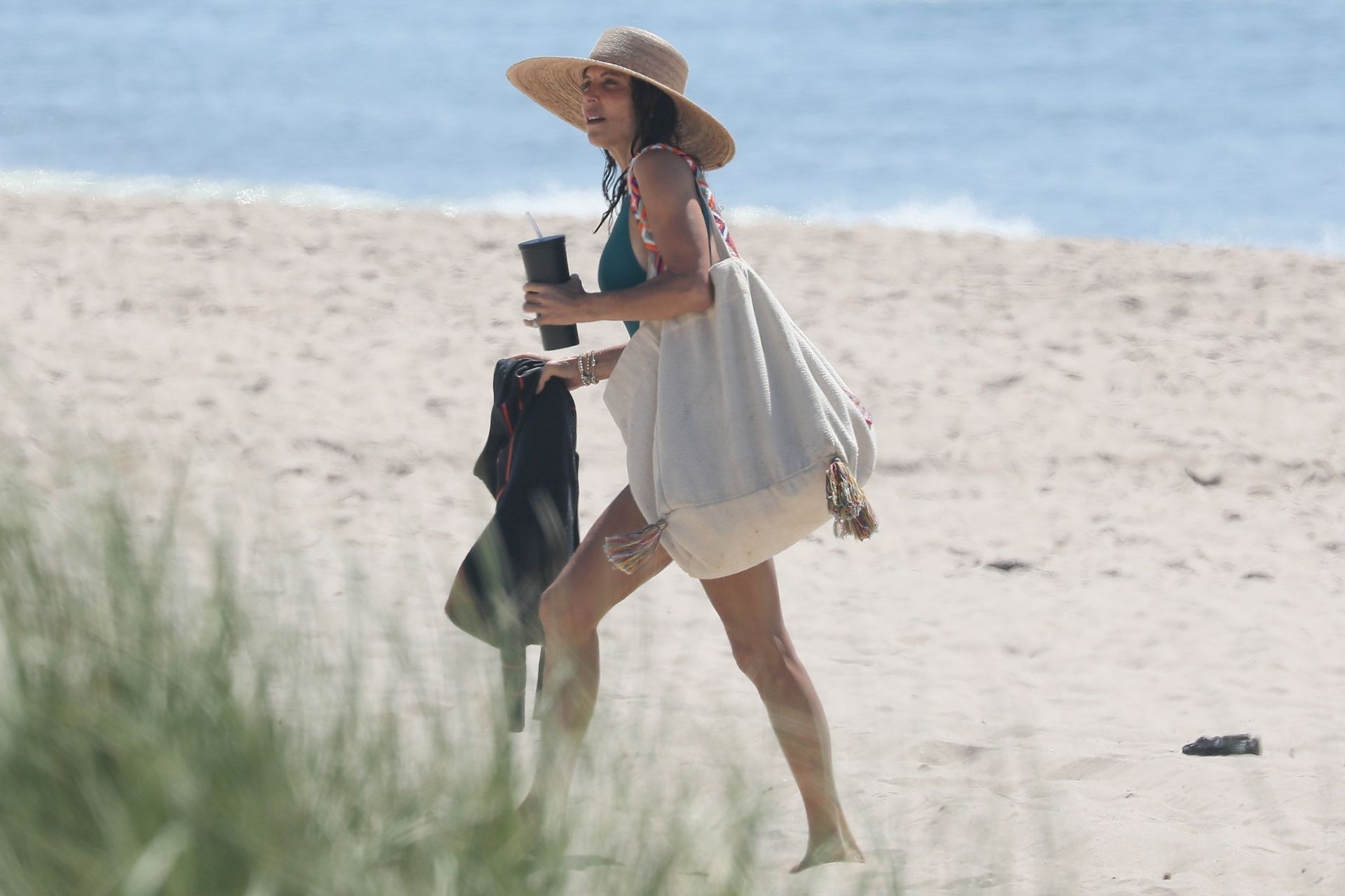 Bethenny Frankel Enjoys a Day at the Beach in The Hamptons (40 Photos)