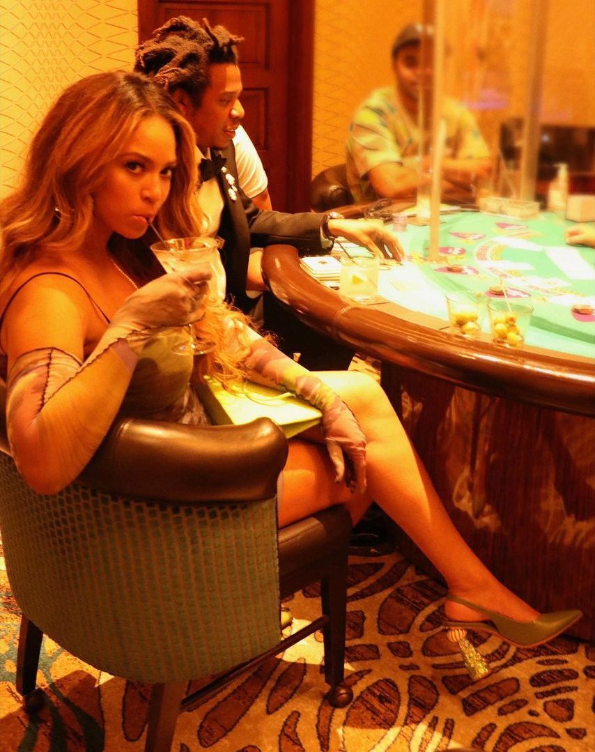 Beyoncé Miami'de Dışarıdayken Vücudu Saran Elbiseyle Kusursuz (25 Fotoğraflar)