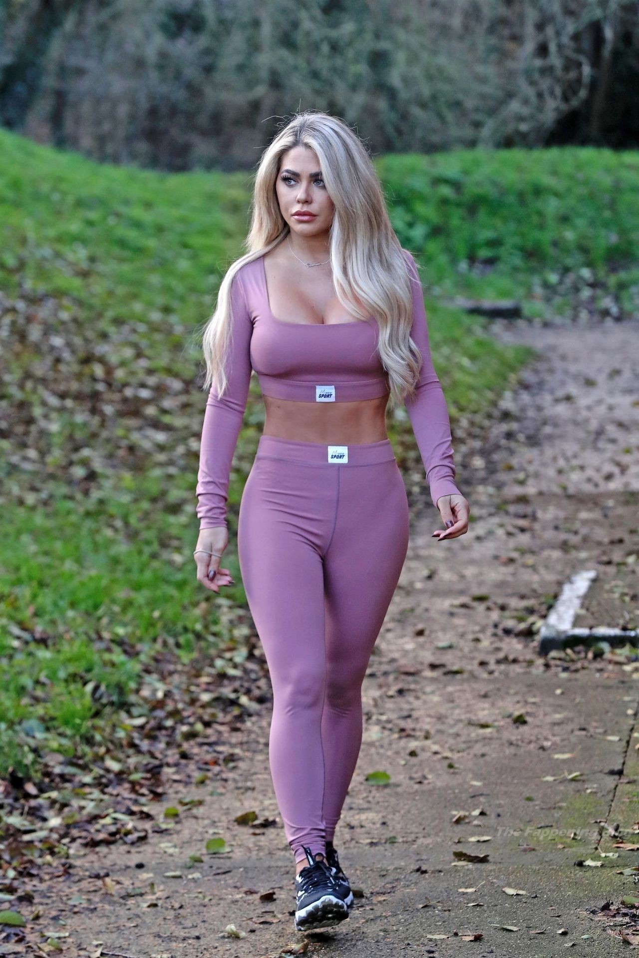 Bianca Gascoigne Displays Her Butt and New Boobs in Kent (9 Photos)