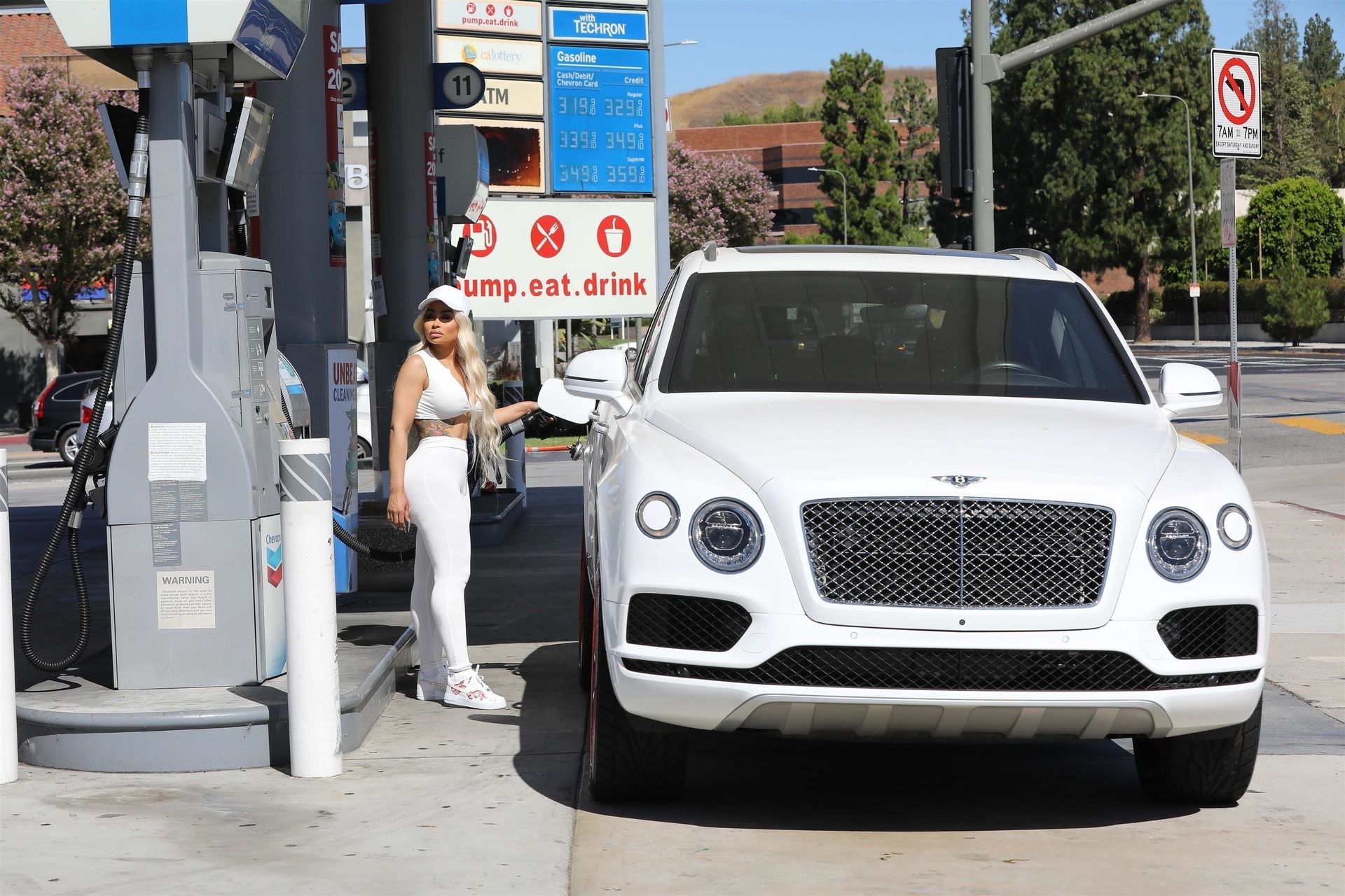 Blac Chyna Rocks an All-white Look While out Pumping Her Own Gas (51 Photos)